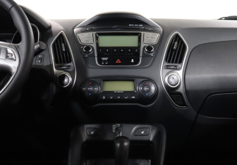 Подержанный автомобиль Hyundai ix35 2010 года (13 фото)