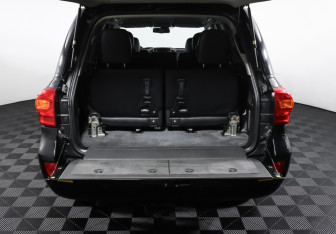 Подержанный автомобиль Toyota Land Cruiser Suv 2012 года (10 фото)