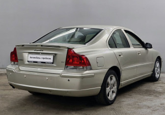 Подержанный автомобиль Volvo S60 2007 года (5 фото)