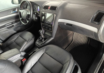 Подержанный автомобиль Skoda Octavia Liftback 2006 года (9 фото)