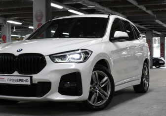 Подержанный автомобиль BMW X1 2021 года (27 фото)