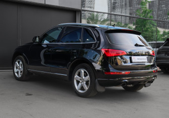 Подержанный автомобиль Audi Q5 2014 года (6 фото)