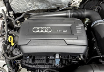 Подержанный автомобиль Audi Q3 2015 года (9 фото)