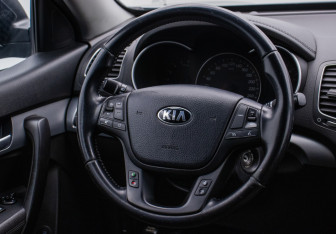 Подержанный автомобиль Kia Sorento 2014 года (15 фото)