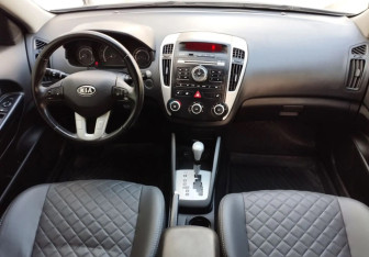Подержанный автомобиль Kia Ceed Wagon 2011 года (9 фото)