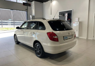 Подержанный автомобиль Skoda Fabia Wagon 2009 года (6 фото)