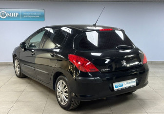Подержанный автомобиль Peugeot 308 Hatchback 2010 года (7 фото)