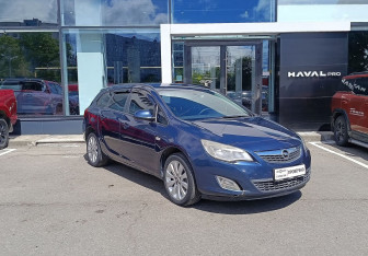 Подержанный автомобиль Opel Astra Wagon 2011 года (3 фото)