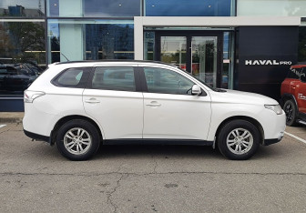 Подержанный автомобиль Mitsubishi Outlander 2012 года (4 фото)