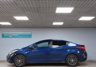 Подержанный автомобиль Hyundai Elantra Sedan 2012 года (8 фото)