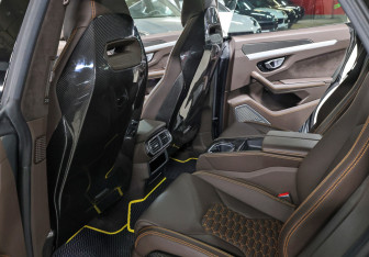 Подержанный автомобиль Lamborghini Urus 2020 года (12 фото)