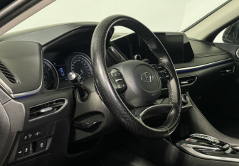 Подержанный автомобиль Hyundai Sonata 2020 года (13 фото)