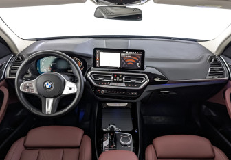 Подержанный автомобиль BMW X3 2024 года (14 фото)