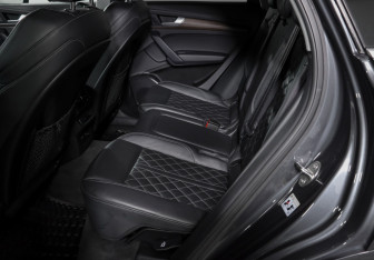 Подержанный автомобиль Audi Q5 2021 года (10 фото)