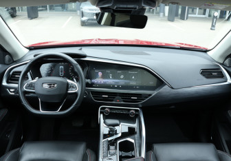 Подержанный автомобиль Geely Tugella 2022 года (12 фото)