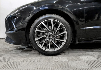 Подержанный автомобиль Hyundai Sonata 2022 года (18 фото)