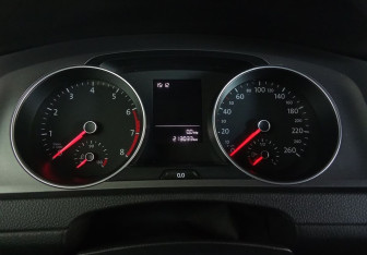 Подержанный автомобиль Volkswagen Golf Hatchback 2013 года (12 фото)