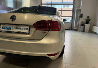 Подержанный автомобиль Volkswagen Jetta Sedan 2014 года (8 фото)