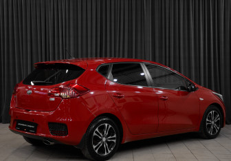 Подержанный автомобиль Kia Ceed Hatchback 2016 года (4 фото)