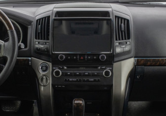 Подержанный автомобиль Toyota Land Cruiser Suv 2008 года (14 фото)