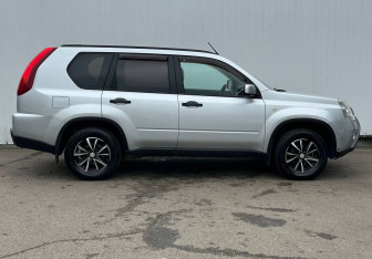 Подержанный автомобиль Nissan X-Trail 2011 года (4 фото)