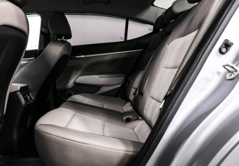 Подержанный автомобиль Hyundai Elantra Sedan 2020 года (13 фото)