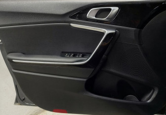 Подержанный автомобиль Kia Ceed Hatchback 2018 года (15 фото)