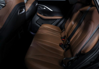 Подержанный автомобиль Omoda C5 2023 года (10 фото)