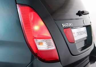 Подержанный автомобиль Suzuki Liana Wagon 2004 года (20 фото)