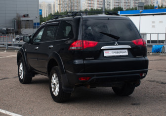 Подержанный автомобиль Mitsubishi Pajero Sport 2014 года (7 фото)