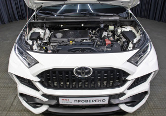 Подержанный автомобиль Toyota RAV4 2021 года (9 фото)