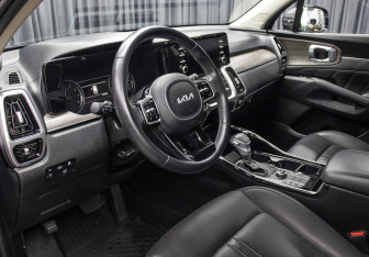 Подержанный автомобиль Kia Sorento 2022 года (15 фото)
