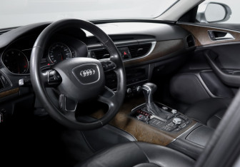 Подержанный автомобиль Audi A6 Sedan 2011 года (14 фото)