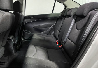 Подержанный автомобиль Peugeot 408 2013 года (10 фото)