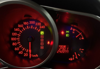 Подержанный автомобиль Mazda CX-7 2008 года (13 фото)