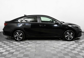 Подержанный автомобиль Kia Cerato Sedan 2022 года (4 фото)