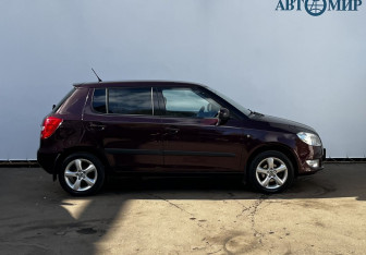 Подержанный автомобиль Skoda Fabia Hatchback 2012 года (4 фото)