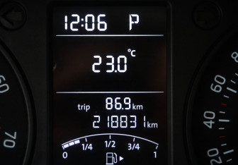 Подержанный автомобиль Skoda Rapid Liftback 2014 года (13 фото)