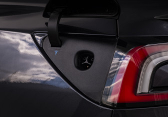 Подержанный автомобиль Tesla Model 3 2025 года (22 фото)