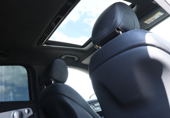 Подержанный автомобиль Mercedes-Benz EQC 2020 года (23 фото)