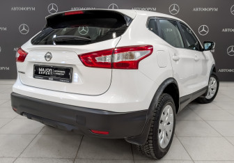 Подержанный автомобиль Nissan Qashqai 2015 года (5 фото)