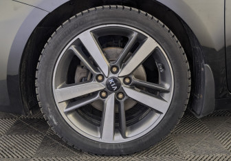 Подержанный автомобиль Kia Ceed Hatchback 2016 года (12 фото)
