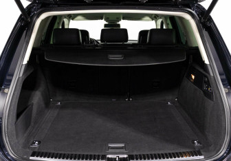 Подержанный автомобиль Volkswagen Touareg 2015 года (18 фото)