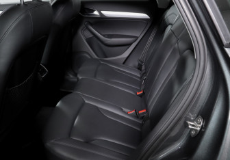 Подержанный автомобиль Audi Q3 2015 года (10 фото)