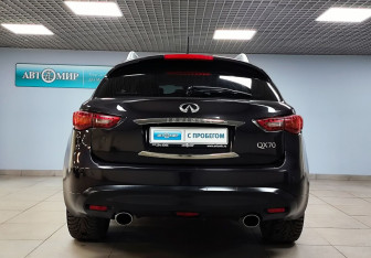 Подержанный автомобиль Infiniti QX70 2015 года (6 фото)
