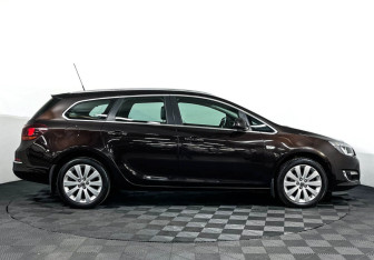 Подержанный автомобиль Opel Astra Wagon 2014 года (4 фото)