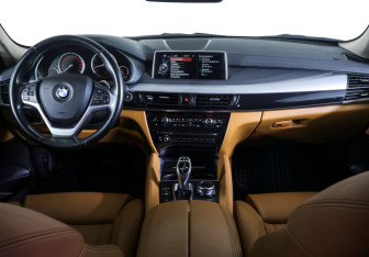 Подержанный автомобиль BMW X6 2016 года (12 фото)