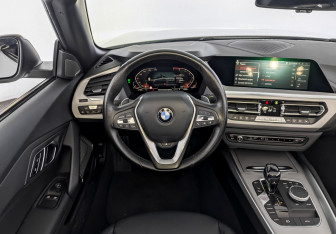 Подержанный автомобиль BMW Z4 Roadster 2019 года (20 фото)