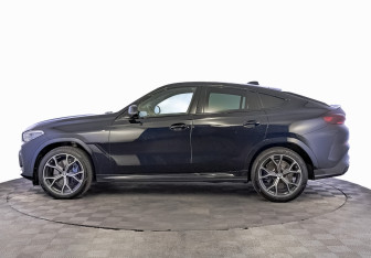 Подержанный автомобиль BMW X6 2021 года (8 фото)
