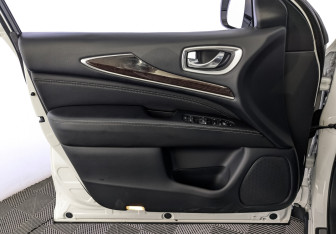 Подержанный автомобиль Infiniti QX60 2018 года (19 фото)